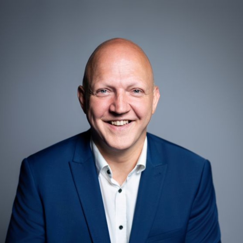  Sven Schr�der